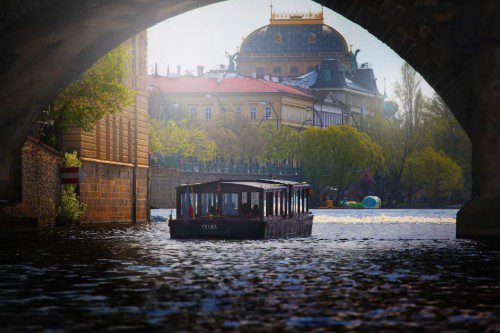 Paseo en barco por el Moldava y los canales de Praga