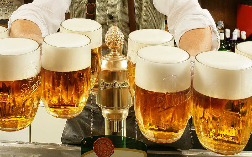 Vida nocturna en Praga, bares y cervecerías por la noche